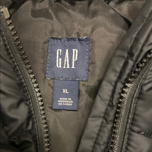 GAP Black Puffer Vest with Faux Fur Hood - Picture 2 of 4